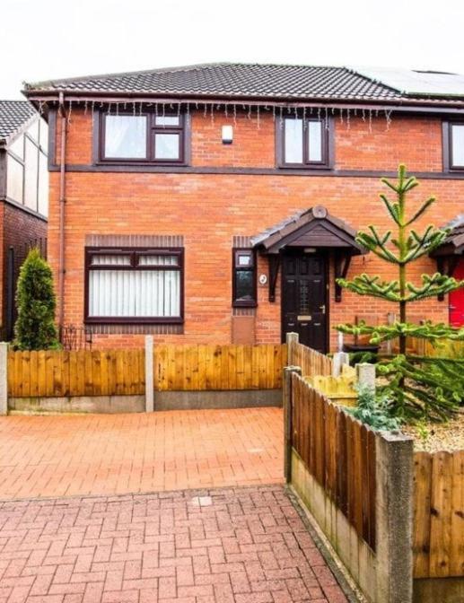 Brigstock Holidays House Manchester Bagian luar foto
