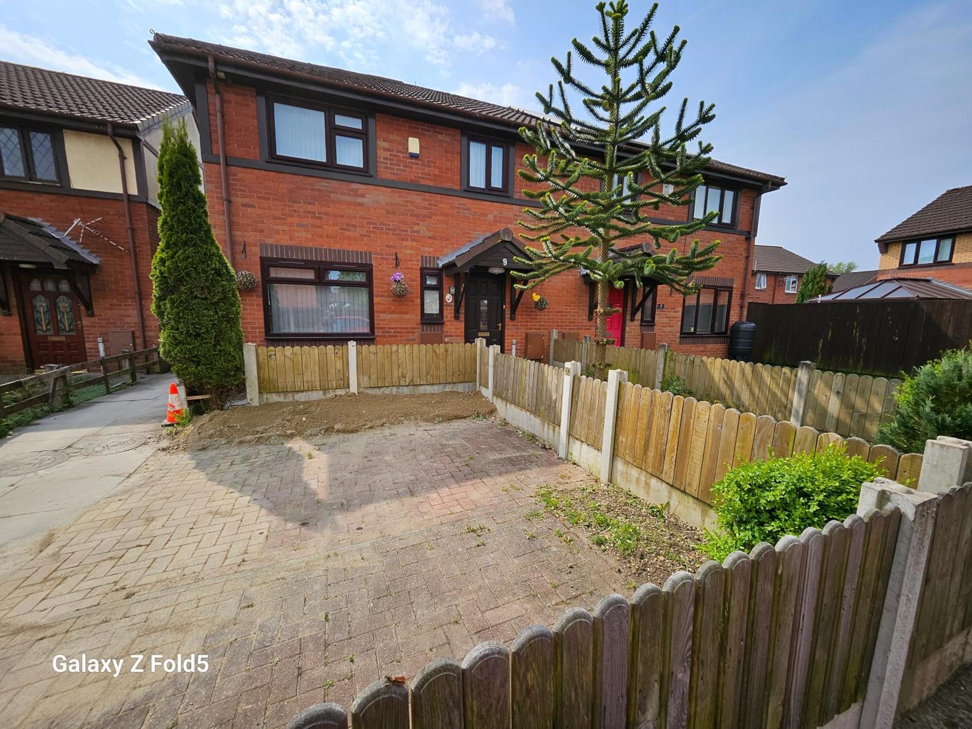 Brigstock Holidays House Manchester Bagian luar foto